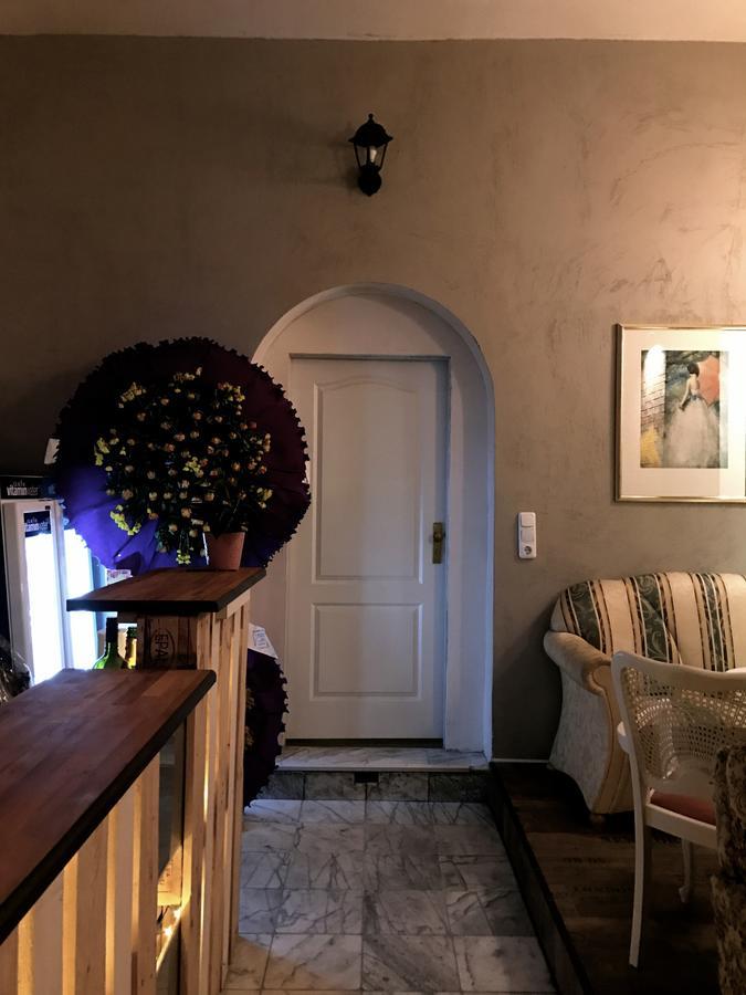 Minihostel 12Monkeys Kudamm เบอร์ลิน ภายนอก รูปภาพ