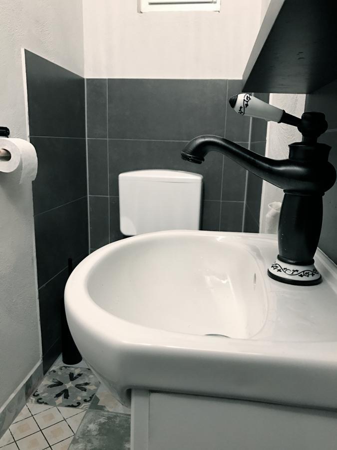 Minihostel 12Monkeys Kudamm เบอร์ลิน ภายนอก รูปภาพ